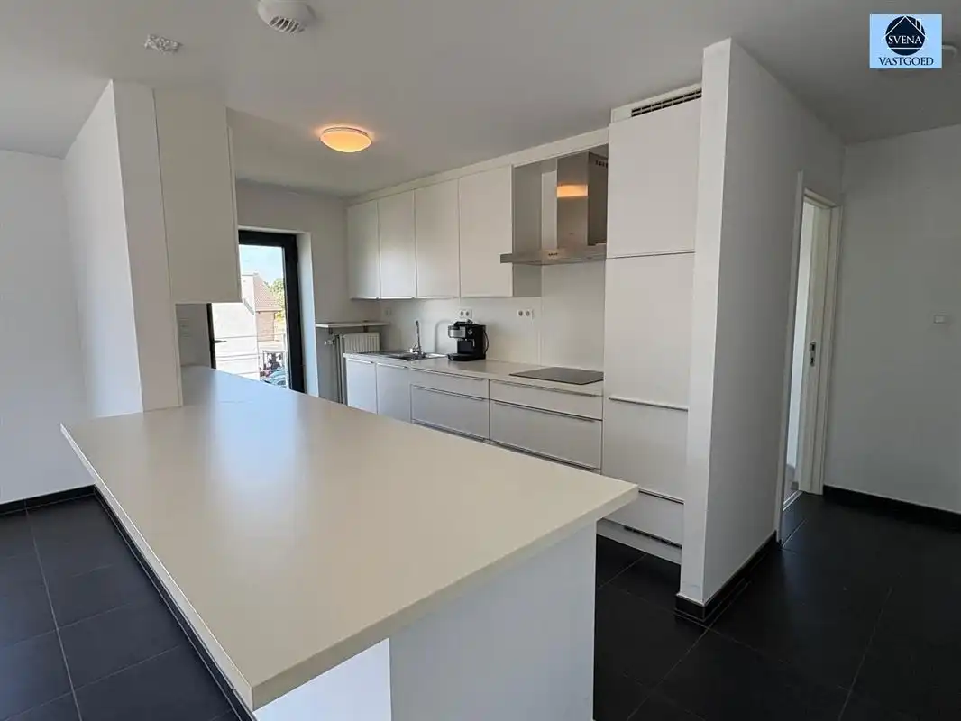 APPARTEMENT MET MAGAZIJN GELEGEN IN KMO ZONE foto 2