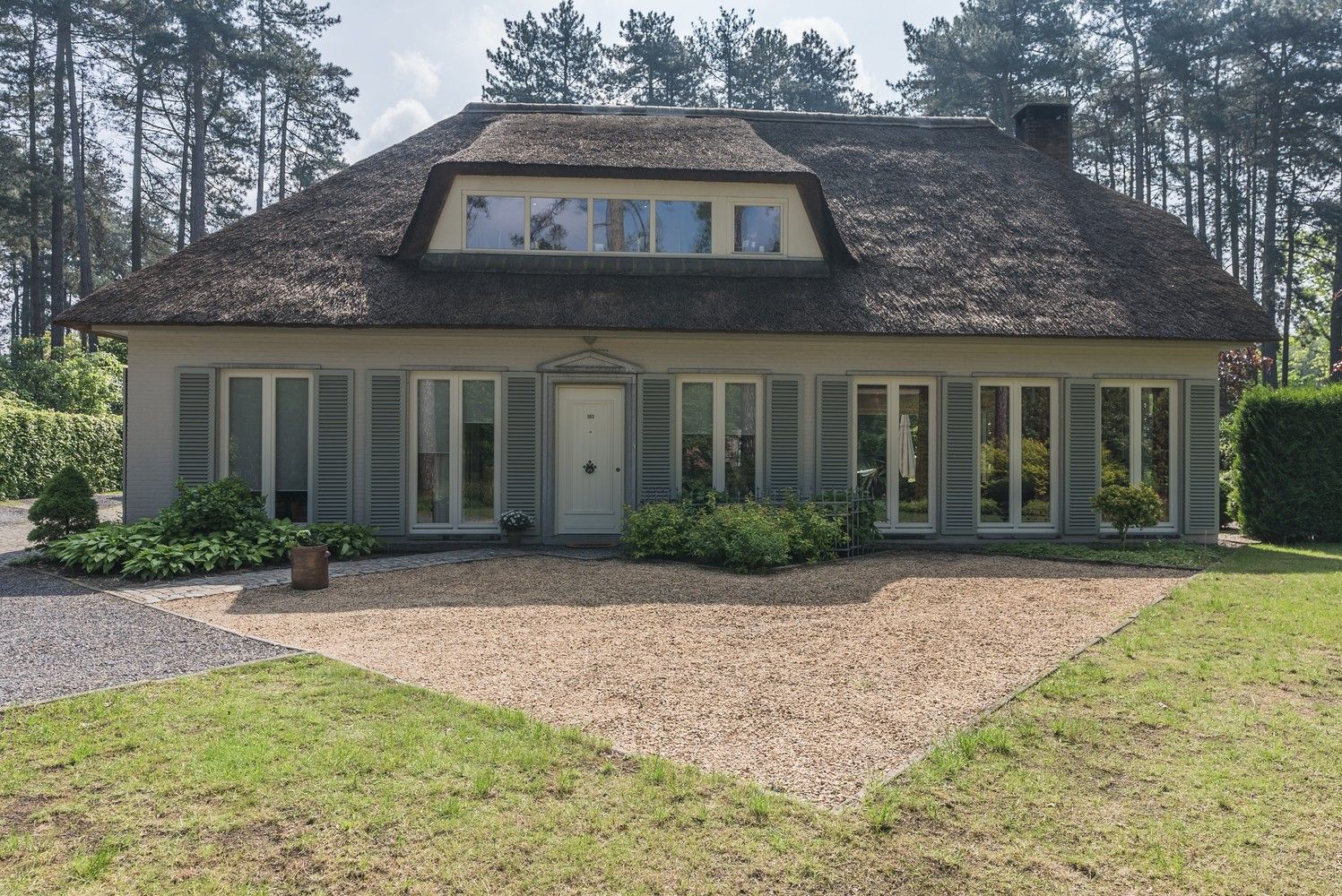 Prachtige volledig gerenoveerde villa in het Kloosterbos te Eksel! foto 2