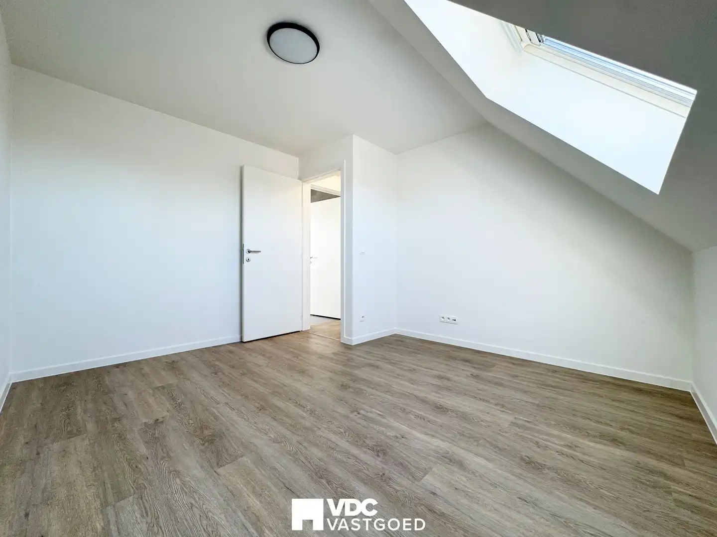 Ruim en modern duplex-appartement met 3 slaapkamers en twee parkeerplaatsen foto 16