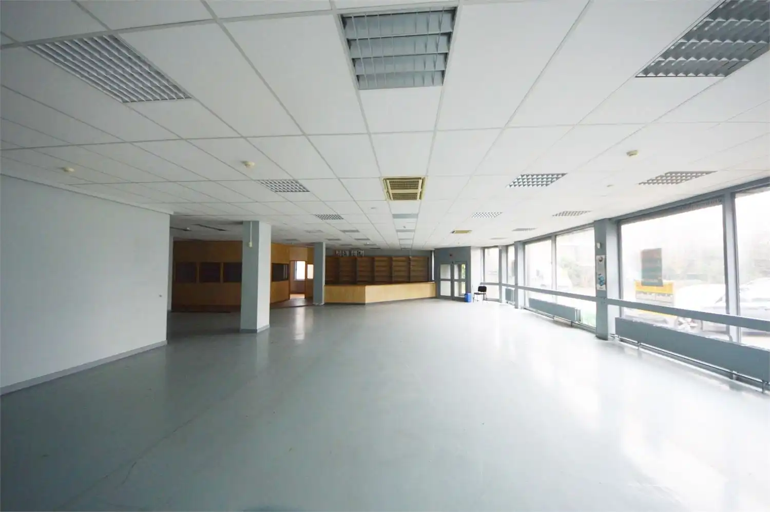 HANDELSGELIJKVLOERS 1.000 M2 KORTRIJKSESTEENWEG foto 5