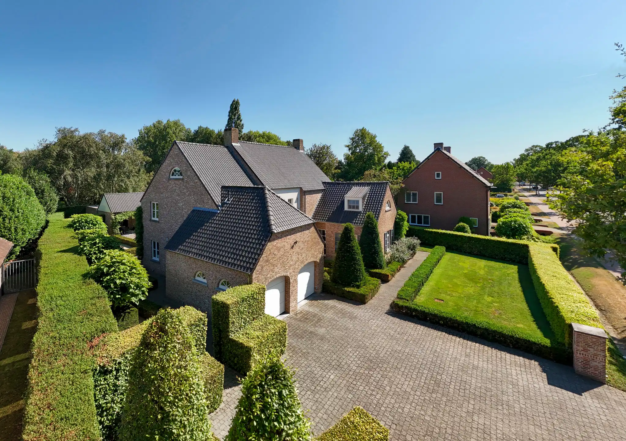 Luxe  villa met een oppervlakte van 475m²  op 1.383m² grond. foto 35