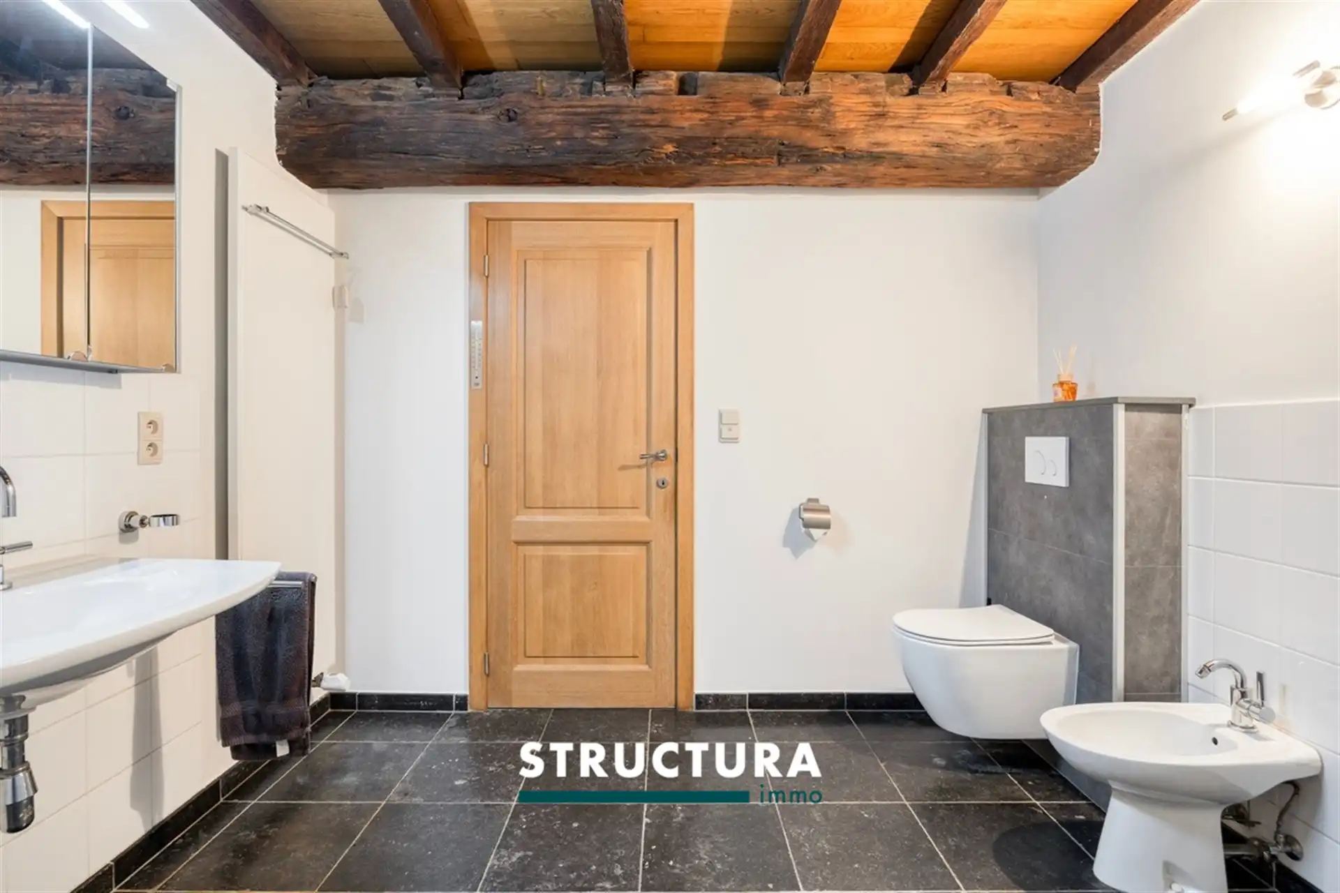 Prachtige woning met ruime loods foto 19