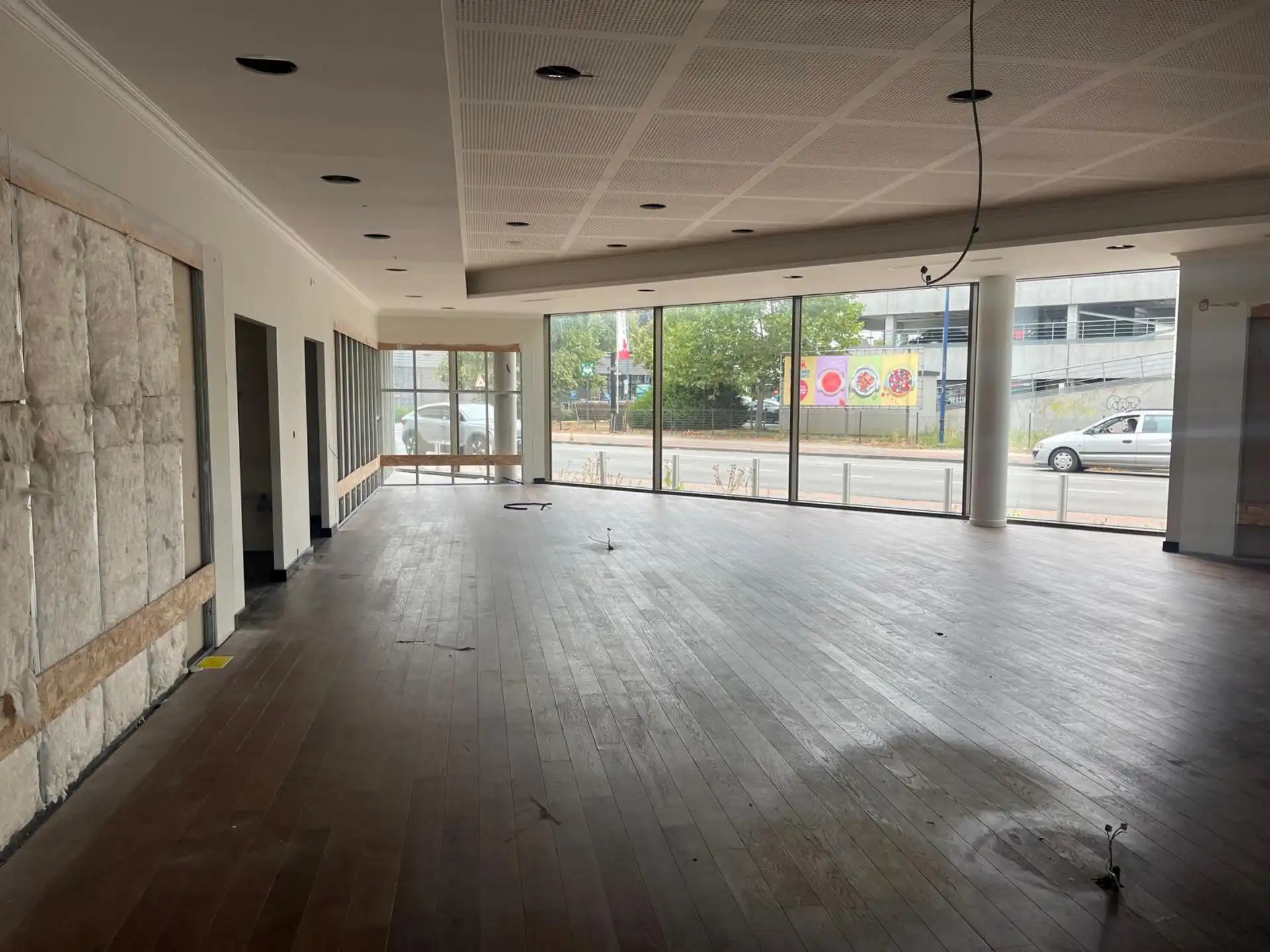Commercieel gelijkvloers met uitstekende visibiliteit  foto 4