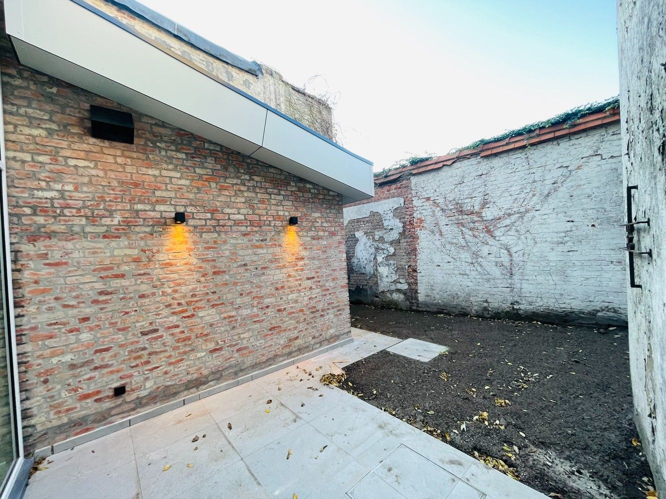 EXCLUSIEF WONEN in Brugge centrum, met zicht op de REIEN, ENERGIEZUINIG  TOTAAL GERENOVEERD BURGERSHUIS met 6 slaapkamers en, 3 nieuwe badkamers , stadspatio. foto 7