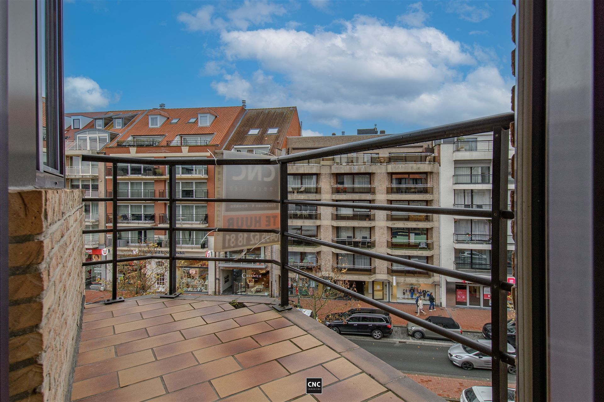 Ongemeubeld appartement met 3 slaapkamers op de Lippenslaan te Knokke. foto 6