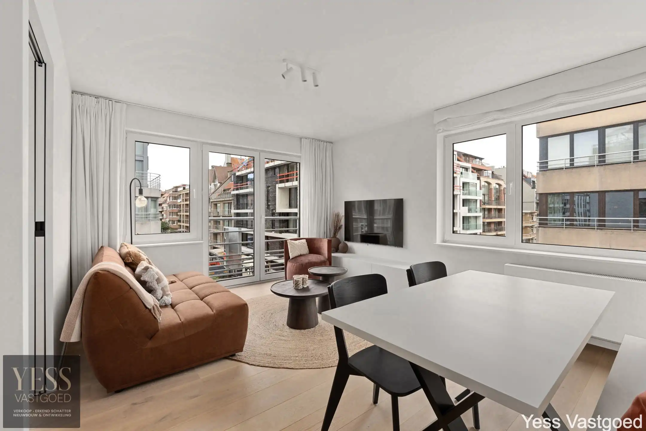 Prachtig gerenoveerd app met 2 slaapkamer centraal gelegen. foto 7