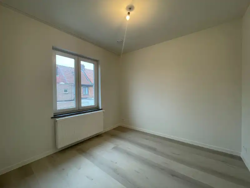 Totaal gerenoveerde woning met terras nabij UZ Gent foto 12