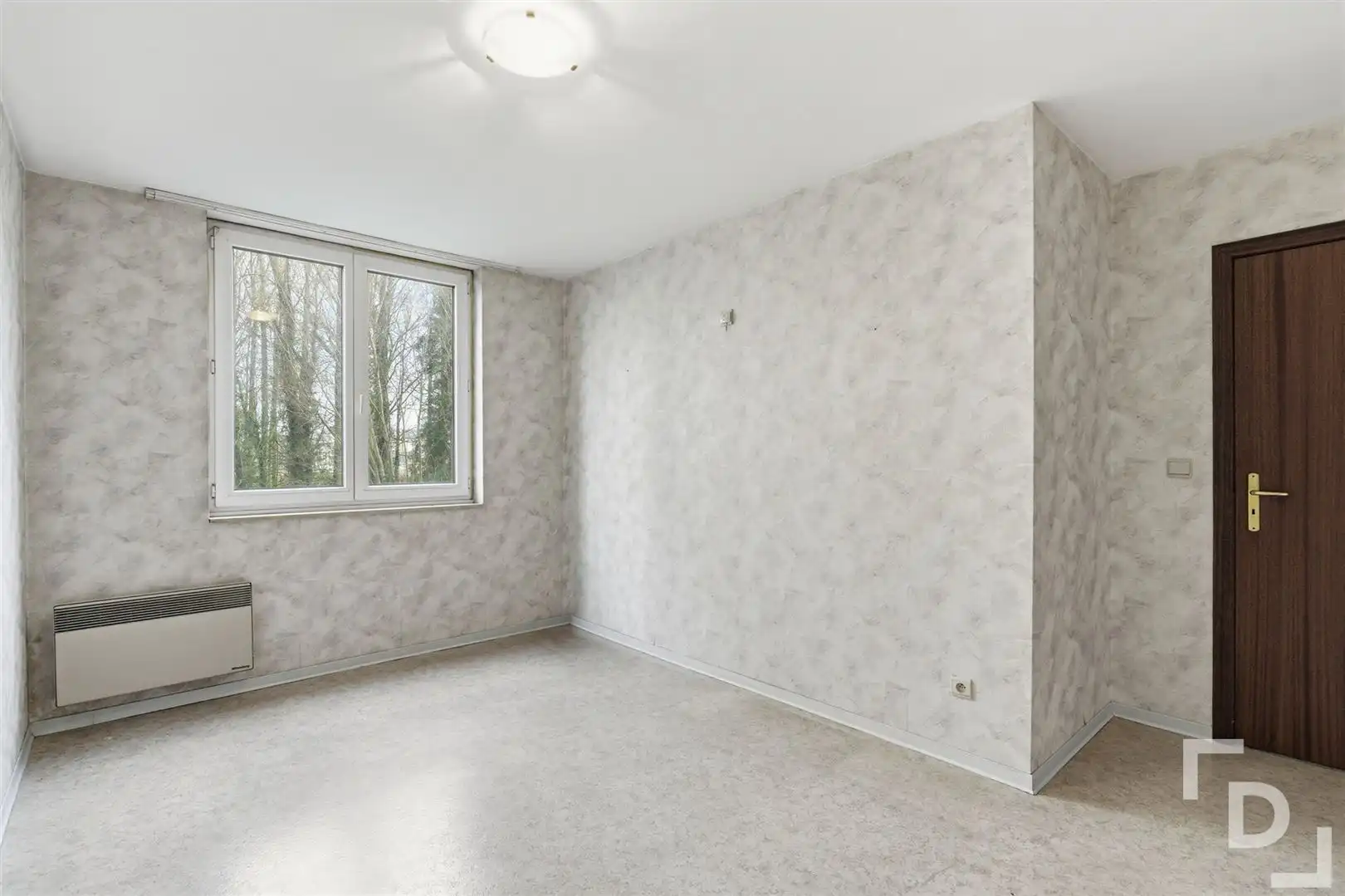 Ruim appartement met 3 slaapkamers en garage te koop in de groene omgeving van Ieper. foto 12