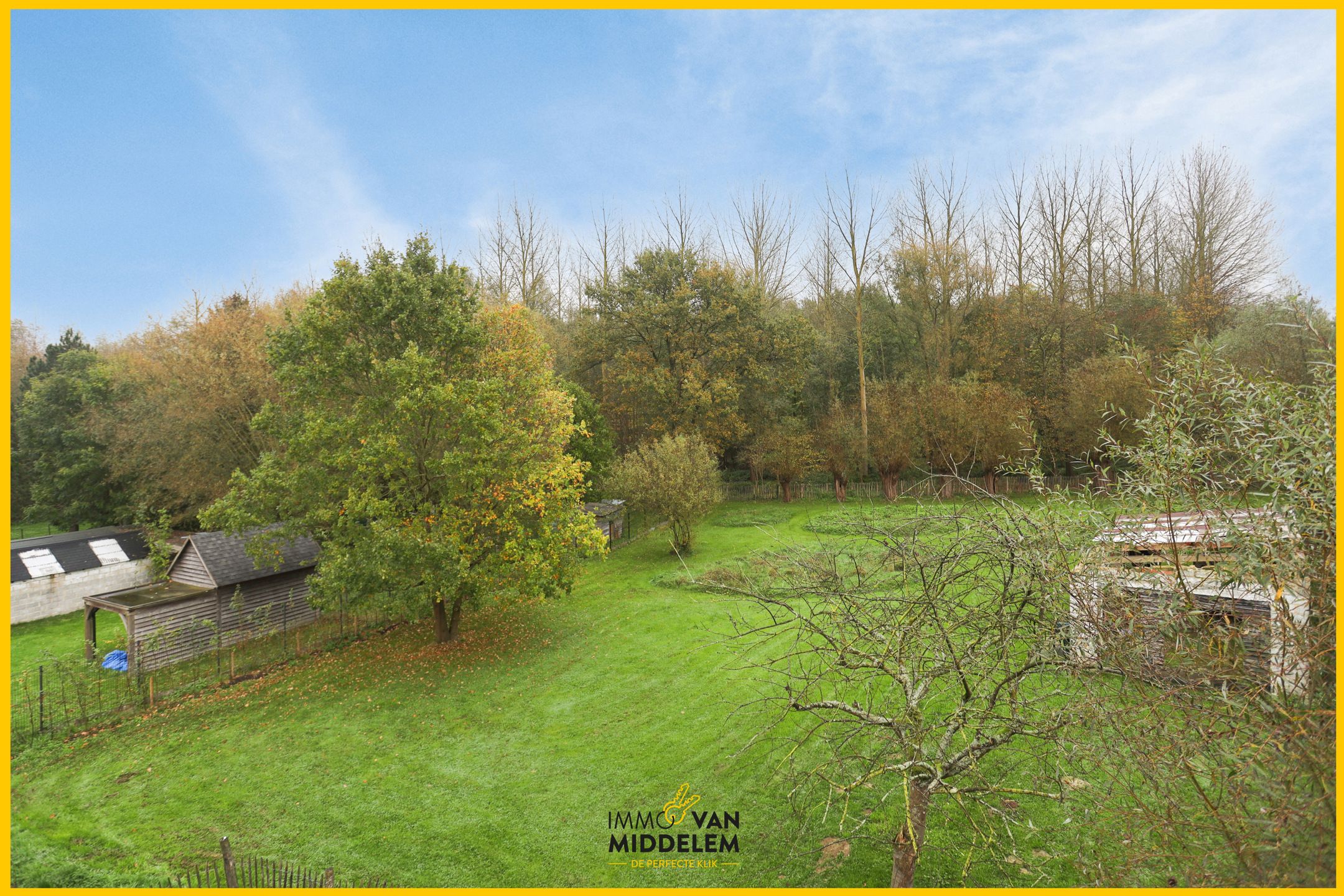 BOUWGROND MET TE SLOPEN BUNGALOW OP UNIEKE LIGGING foto 9