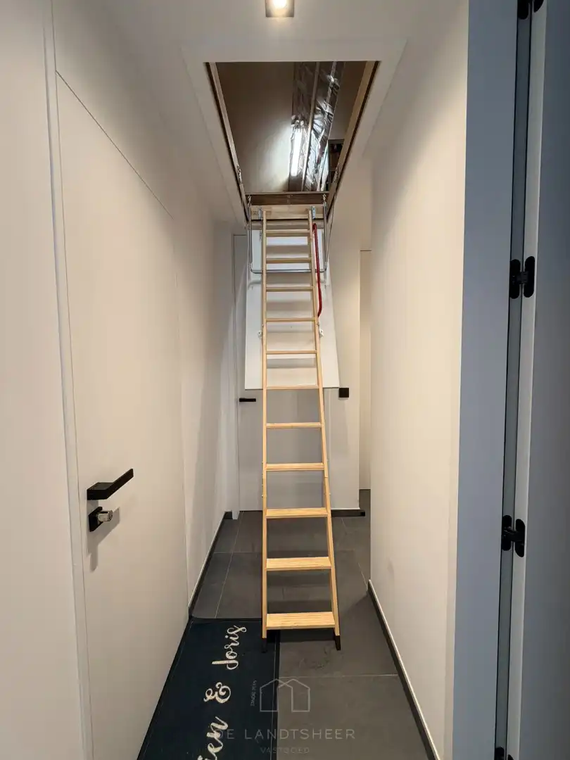 Stijlvol dakappartement met 3 slaapkamers, 2 badkamers en uitzonderlijk veel maatwerk foto 31