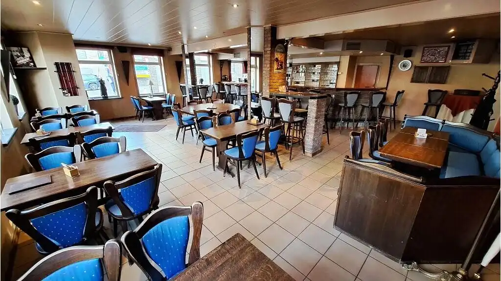 Horecapand met gelagzalen en woonst te koop in Aartrijke Zedelgem foto 2