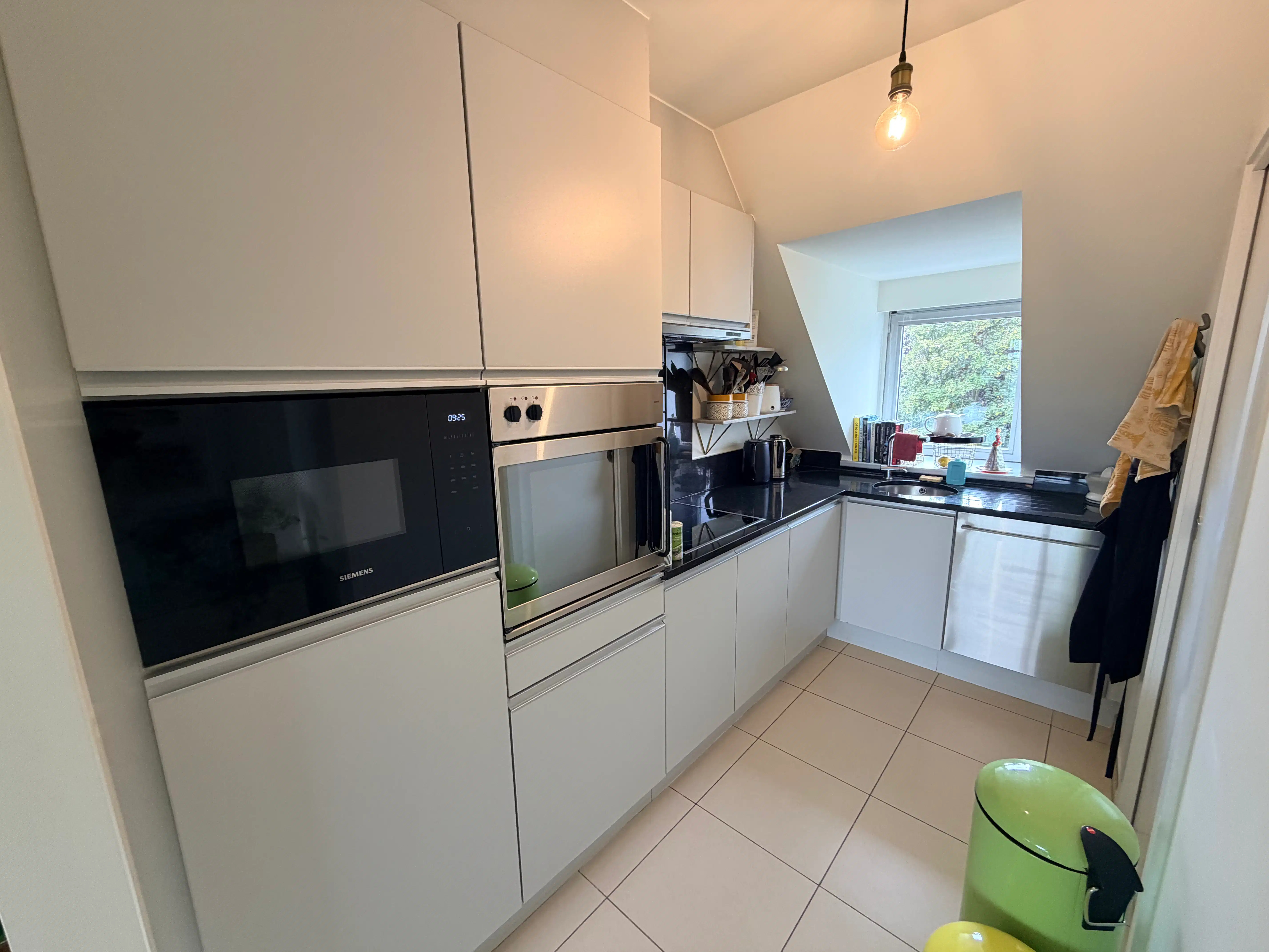 --- COMING SOON --- Ruim duplex-appartement met zonnig terras en autostaanplaats in centrum Oostakker! foto 4