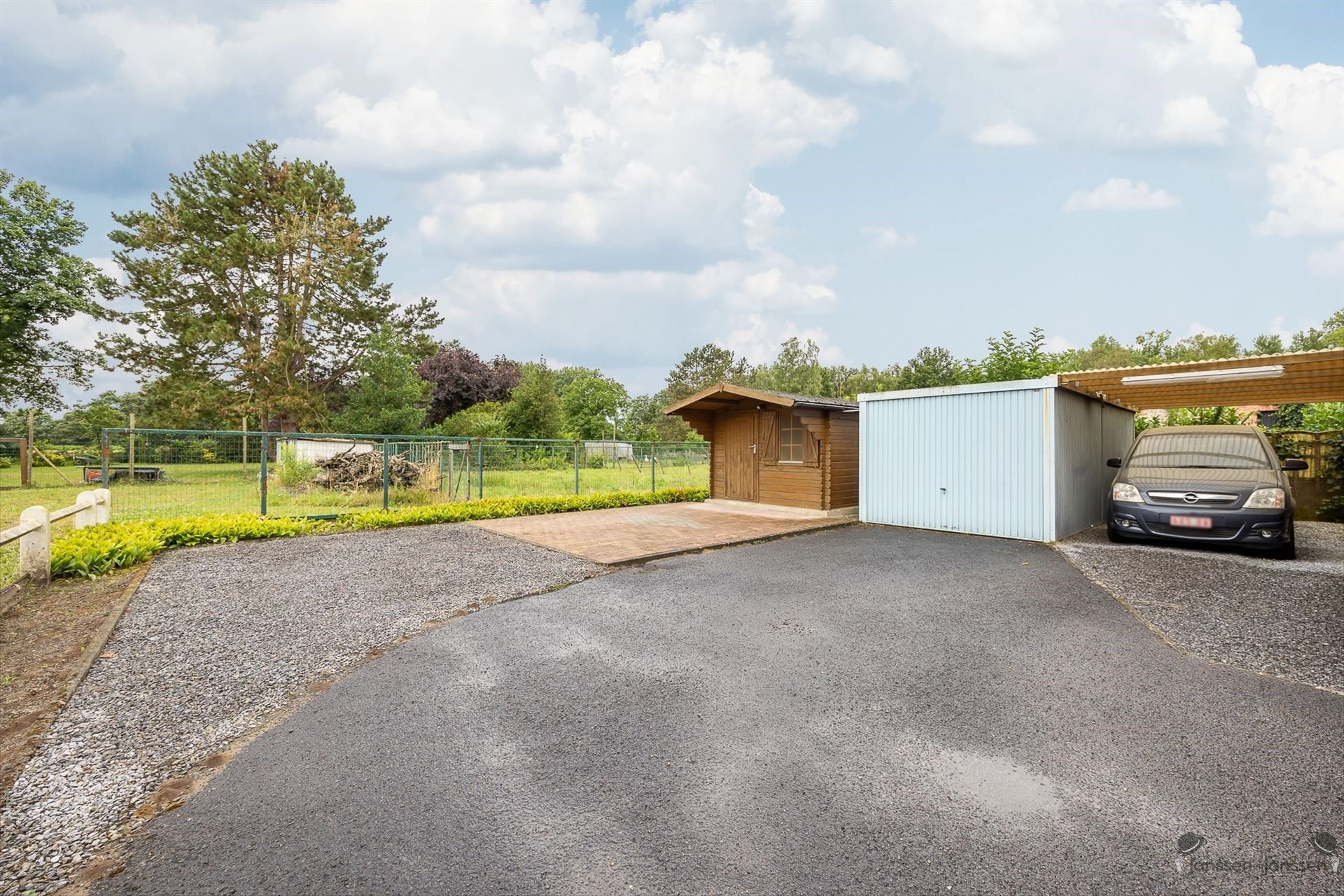 Charmante woning met 2 slaapkamers, garage te Rotselaar. foto 15