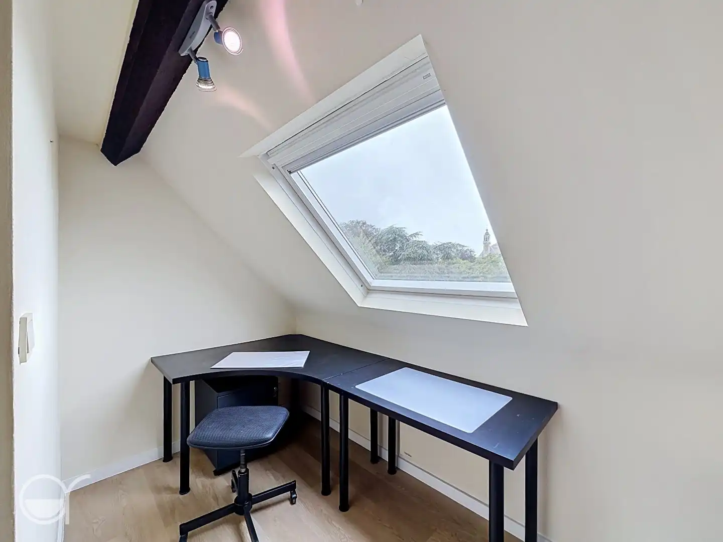 Bemeubelde studio met mezzanine aan de Visserij in Gent foto 6
