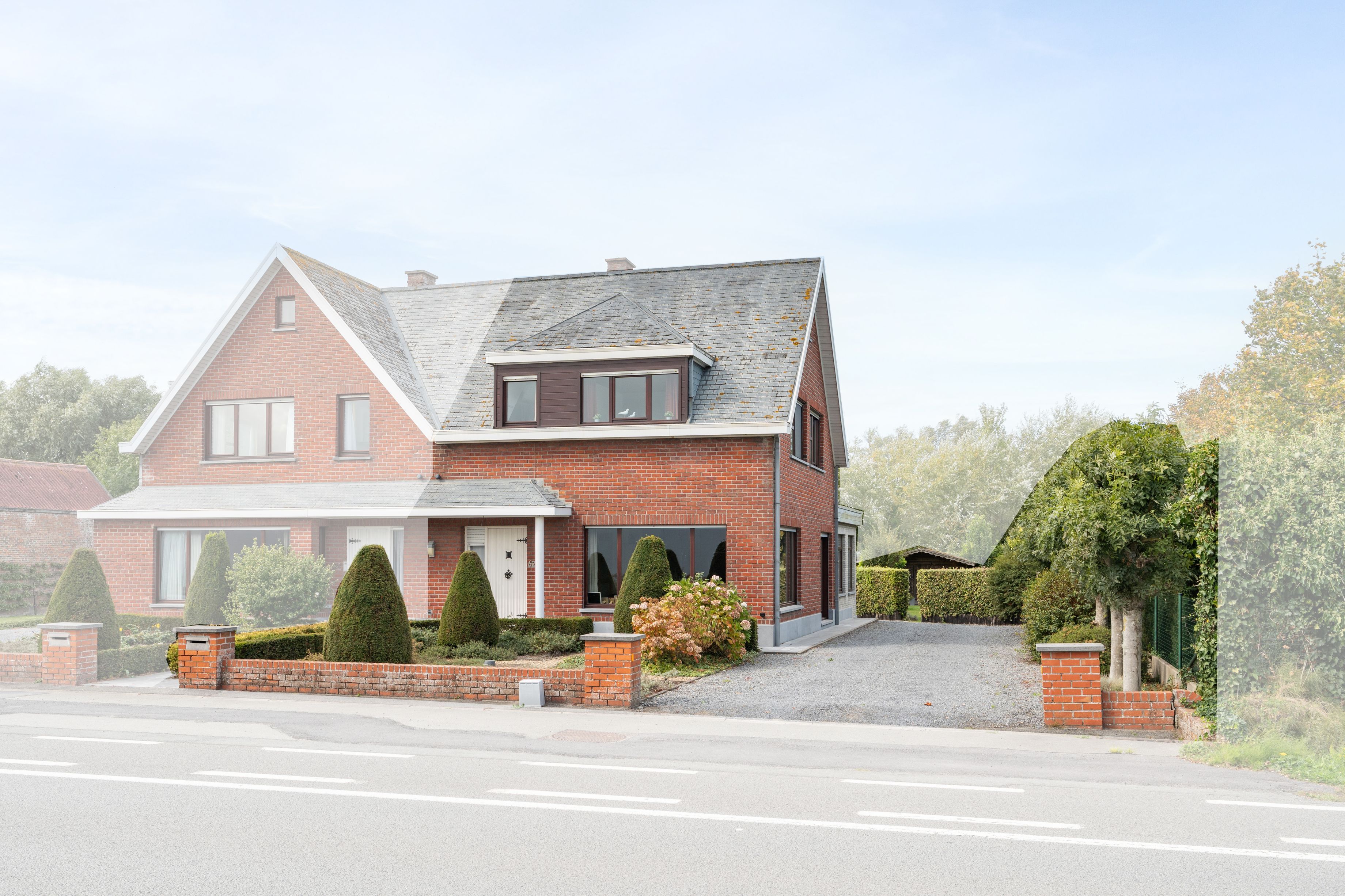 Hoofdfoto van de publicatie: Instapklare GEZINSWONING met zonnige tuin + GARAGE grenzend aan park, vlakbij zee!*