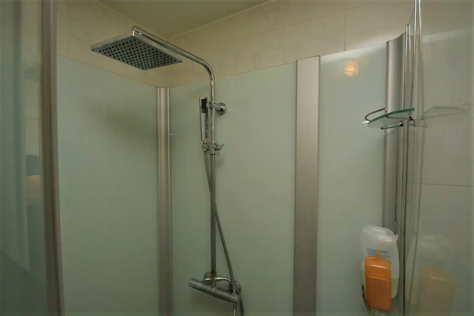 INSTAPKLAAR APP 1e vd  MET GARAGE TE HULSHOUT	 foto 13