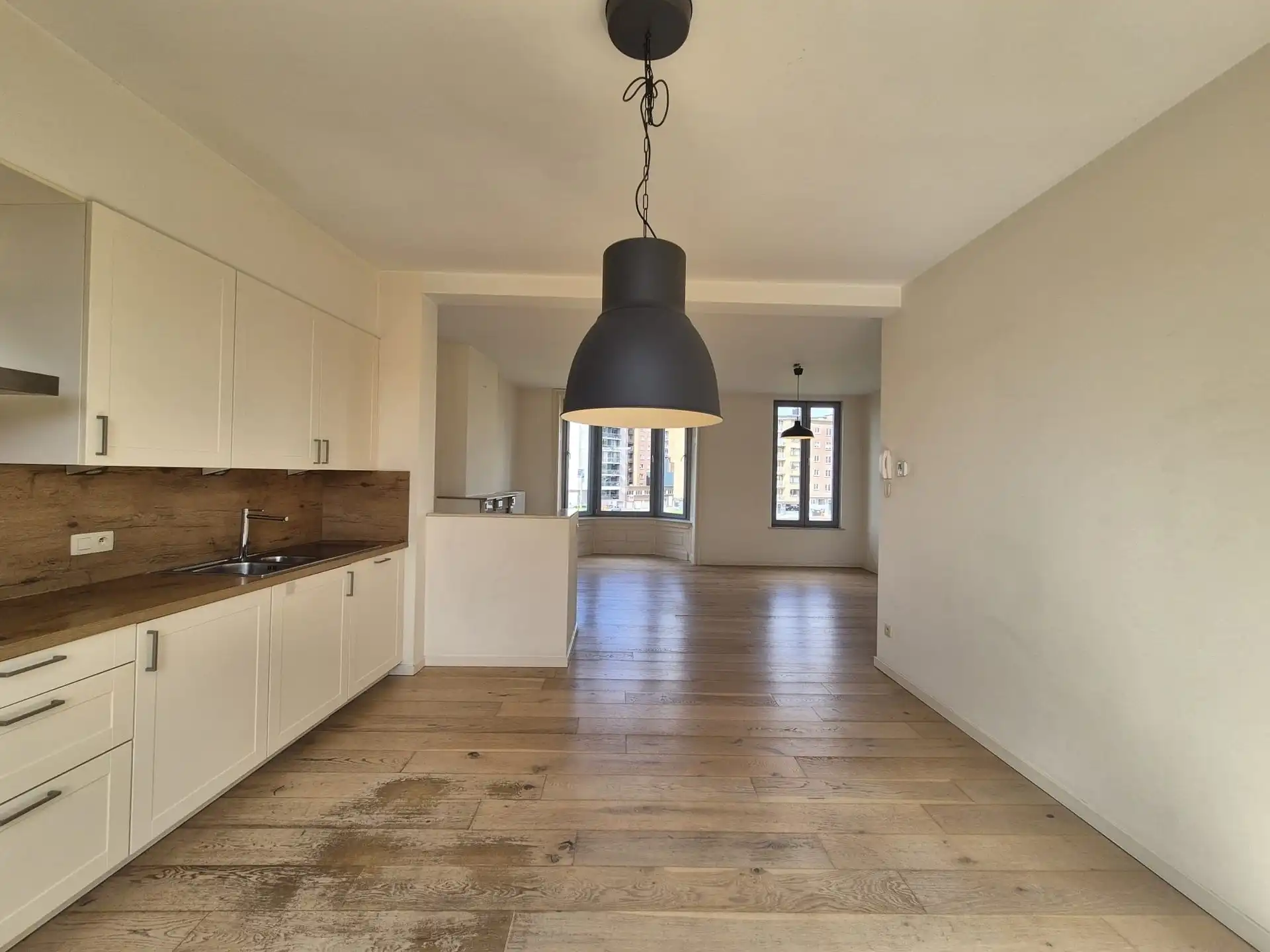 Verrassend ruim gelegen appartment met zicht op het water.  foto 13