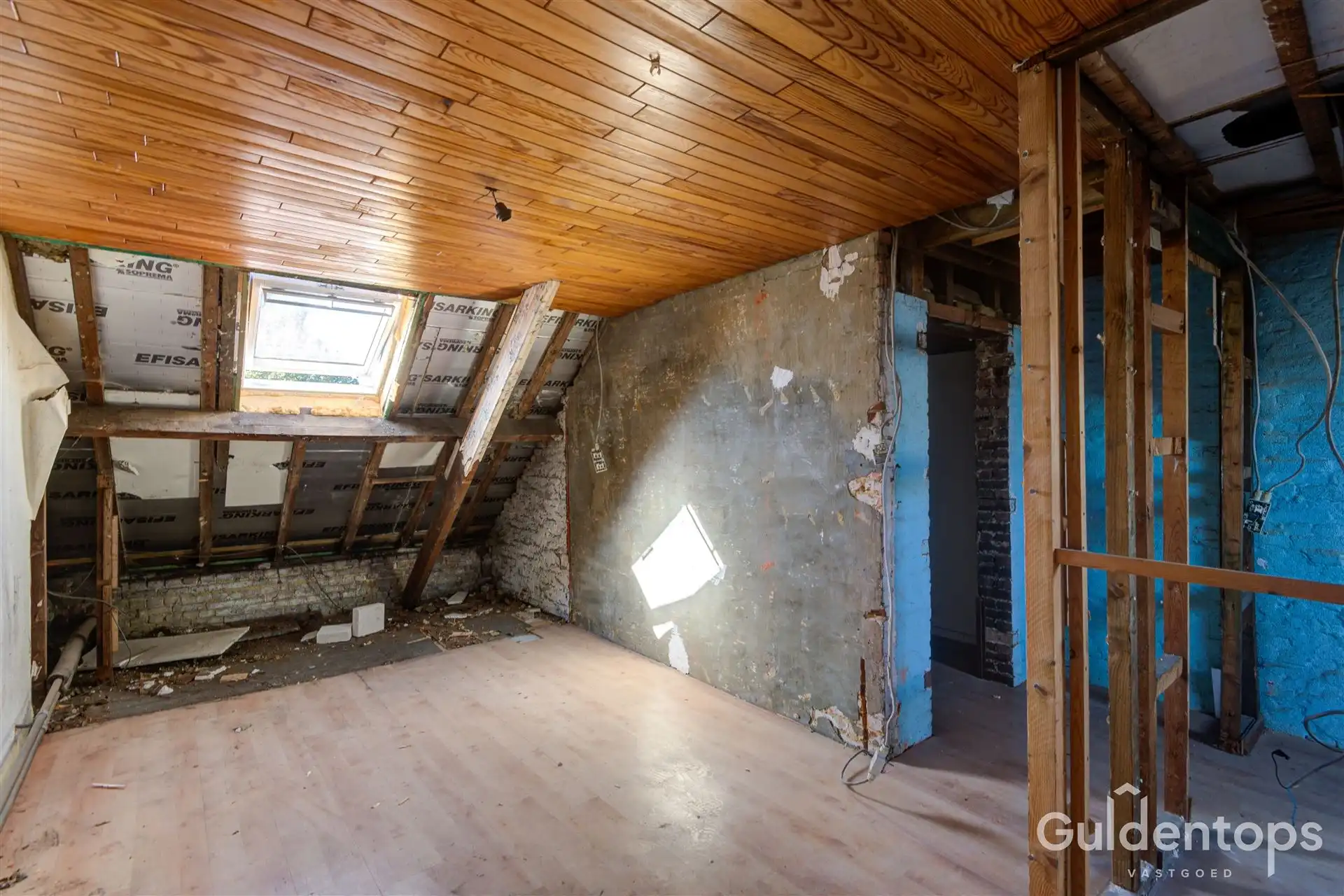 Te renoveren gezinswoning met 3 slaapkamers en grote tuin. foto 40