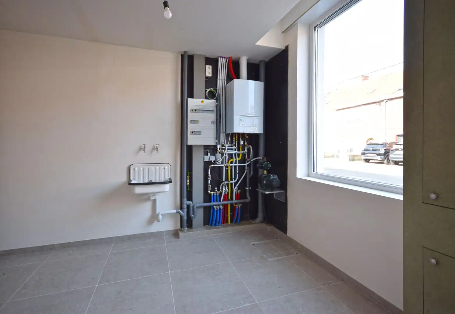 STIJLVOL VOLLEDIG GERENOVEERDE WONING MET STADSTUIN NABIJ HET CENTRUM VAN ROESELARE foto 11