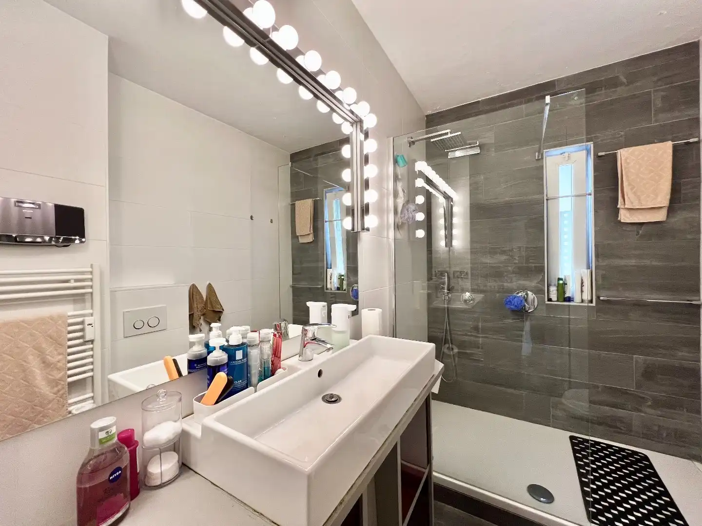 Modern ingericht GEMEUBELD 2 slpk appartement  foto 14