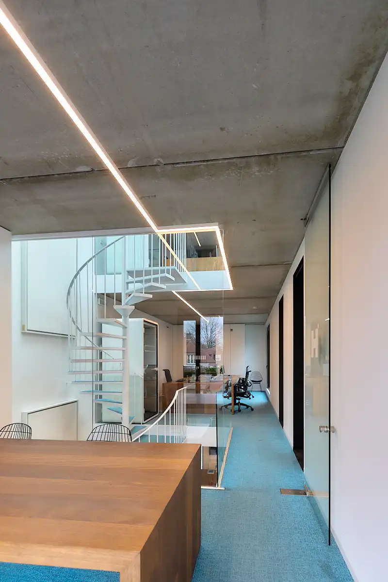 Uniek kantoorgebouw te huur langs de Westlaan te Roeselare foto 23