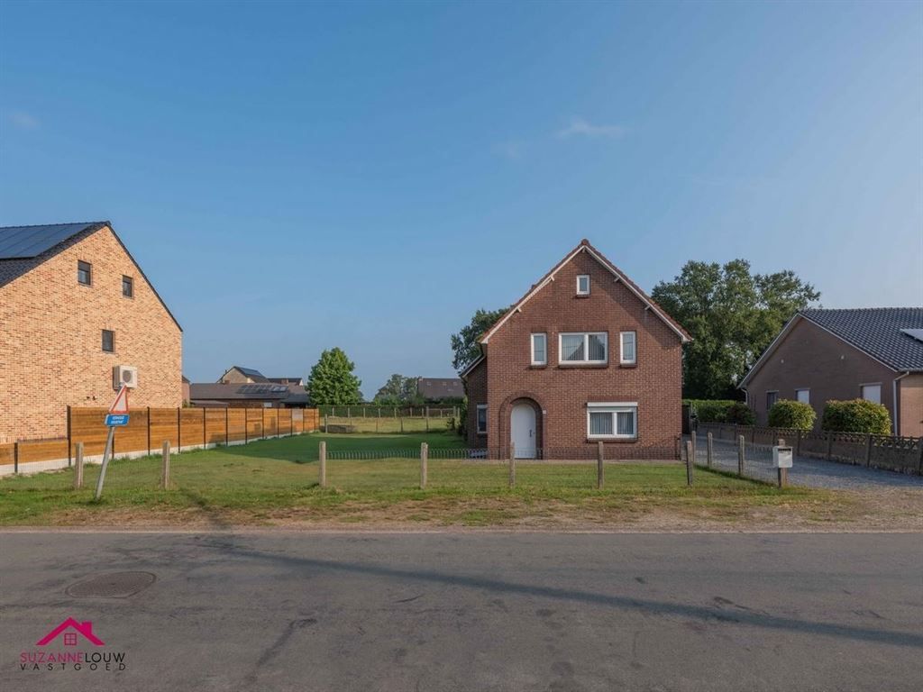 Te renoveren, vrijstaande woning op ruim perceel foto 1