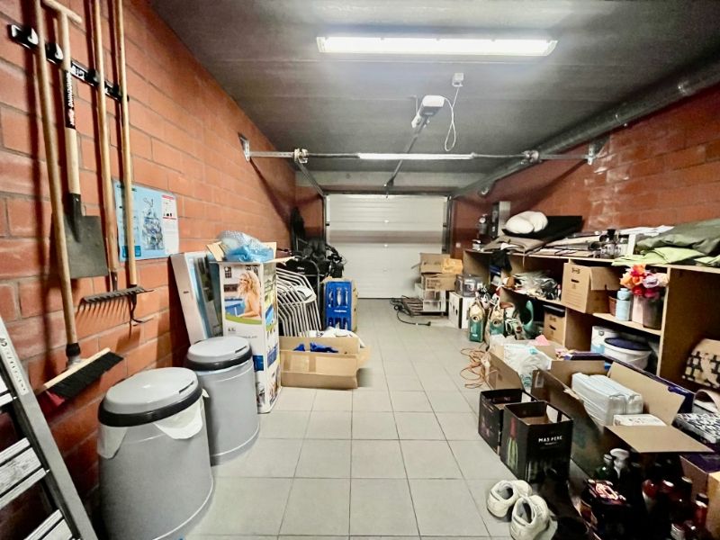 RECENTE WONING MET DRIE SLAAPKAMERS - ZONOVERGOTEN TUIN EN GARAGE foto 16