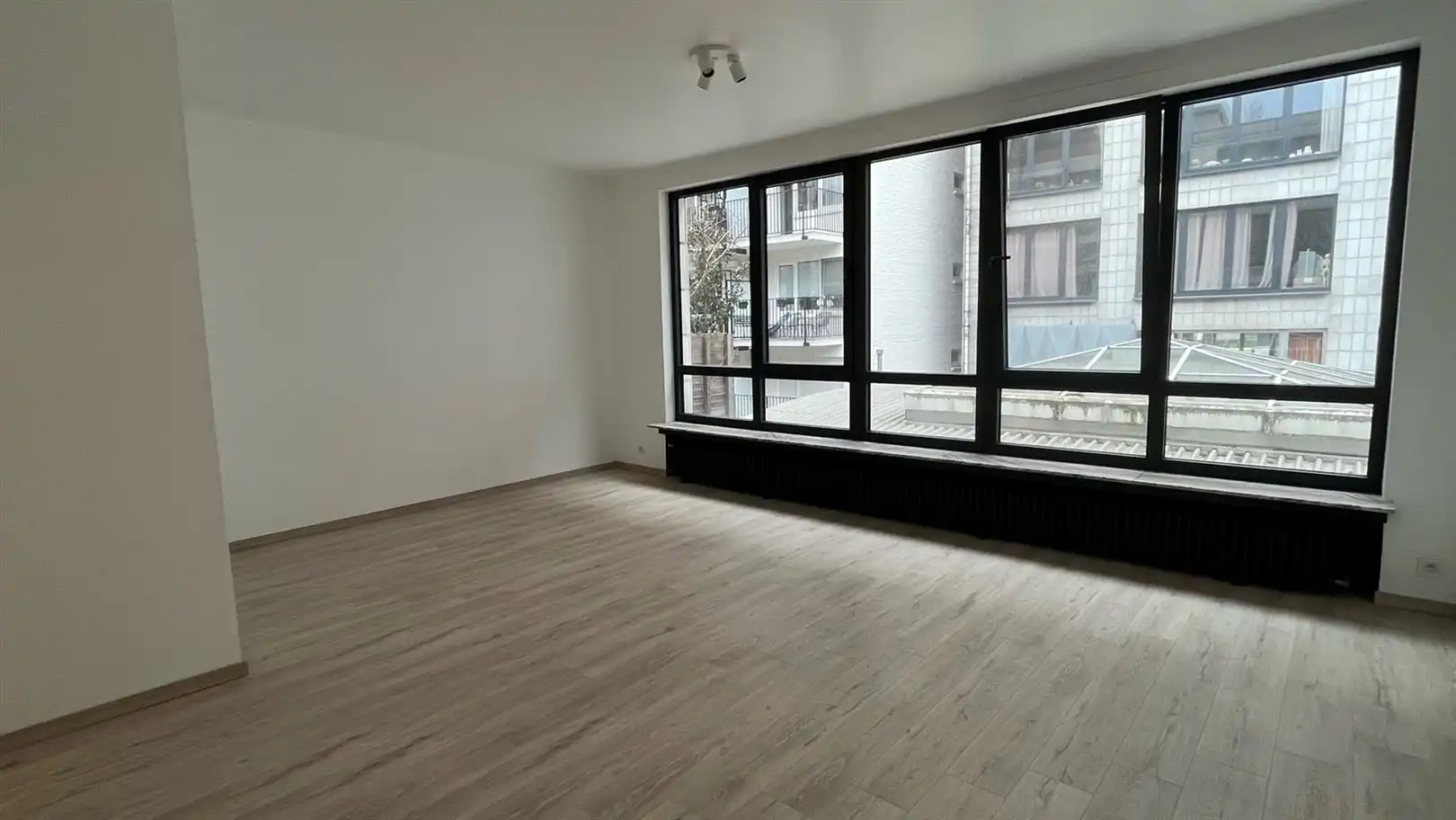 Gloednieuw gerenoveerd appartement met 2 suites  foto 11