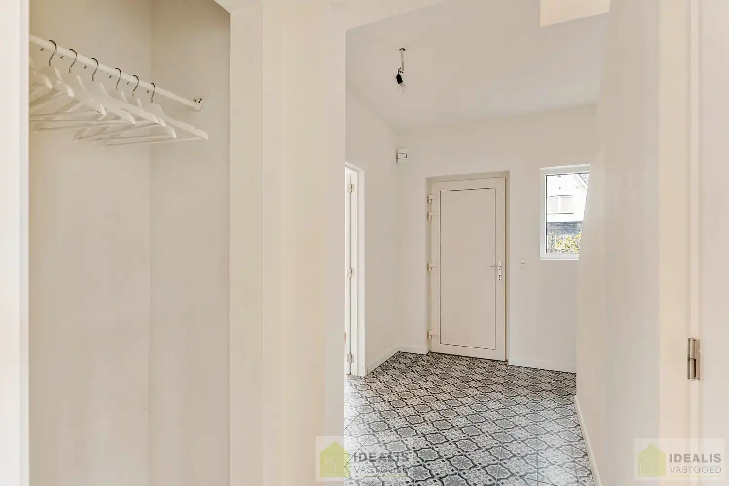 IDEALIS VASTGOED – Schitterend volledig vernieuwde woning met een heerlijke open leefruimte, luxe keuken, 3 ruime slaapkamers, twee badkamers én een ruime wasplaats! Dit heerlijke huis bevindt zich op een perceel van maar liefst 7a 94ca vlak bij het centrum van Eksel - EEN MUST VISIT! - foto 6