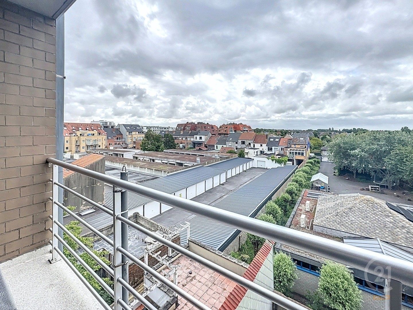Instapklaar appartement met terras in Oostende foto 10