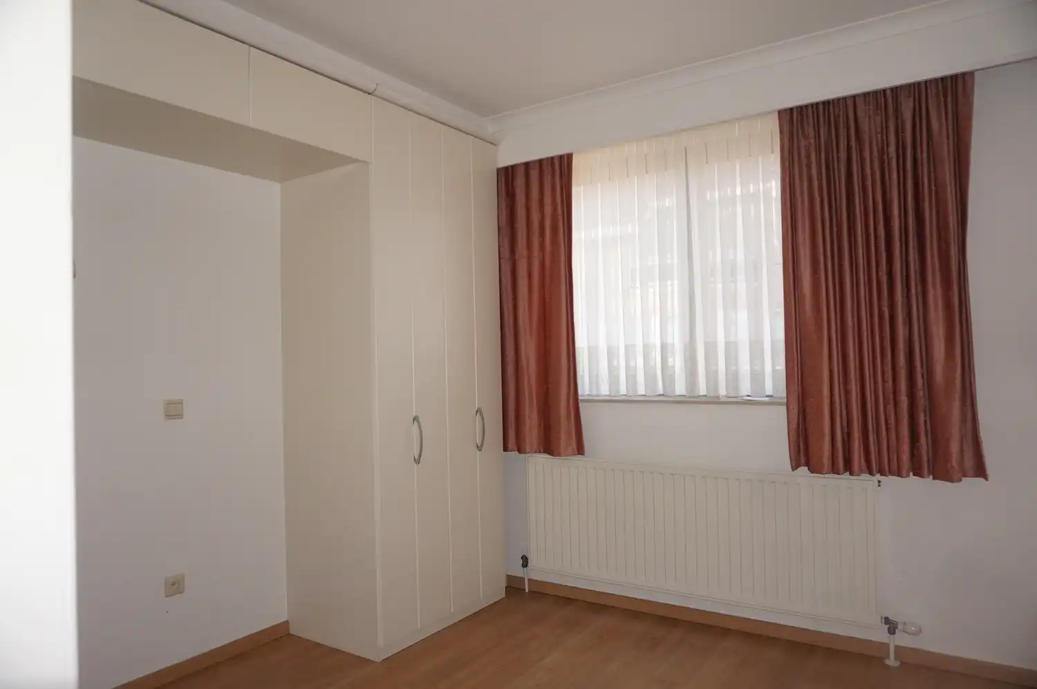 Instapklaar appartement met 2 slaapkamers, terras en dubbele ondergrondse garage – Solferinostraat 4, Paal foto 11