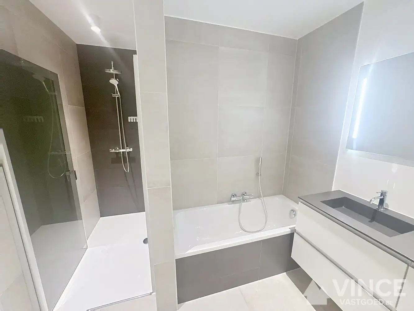 Modern appartement te huur met mooi uitzicht en veel lichtinval foto 10