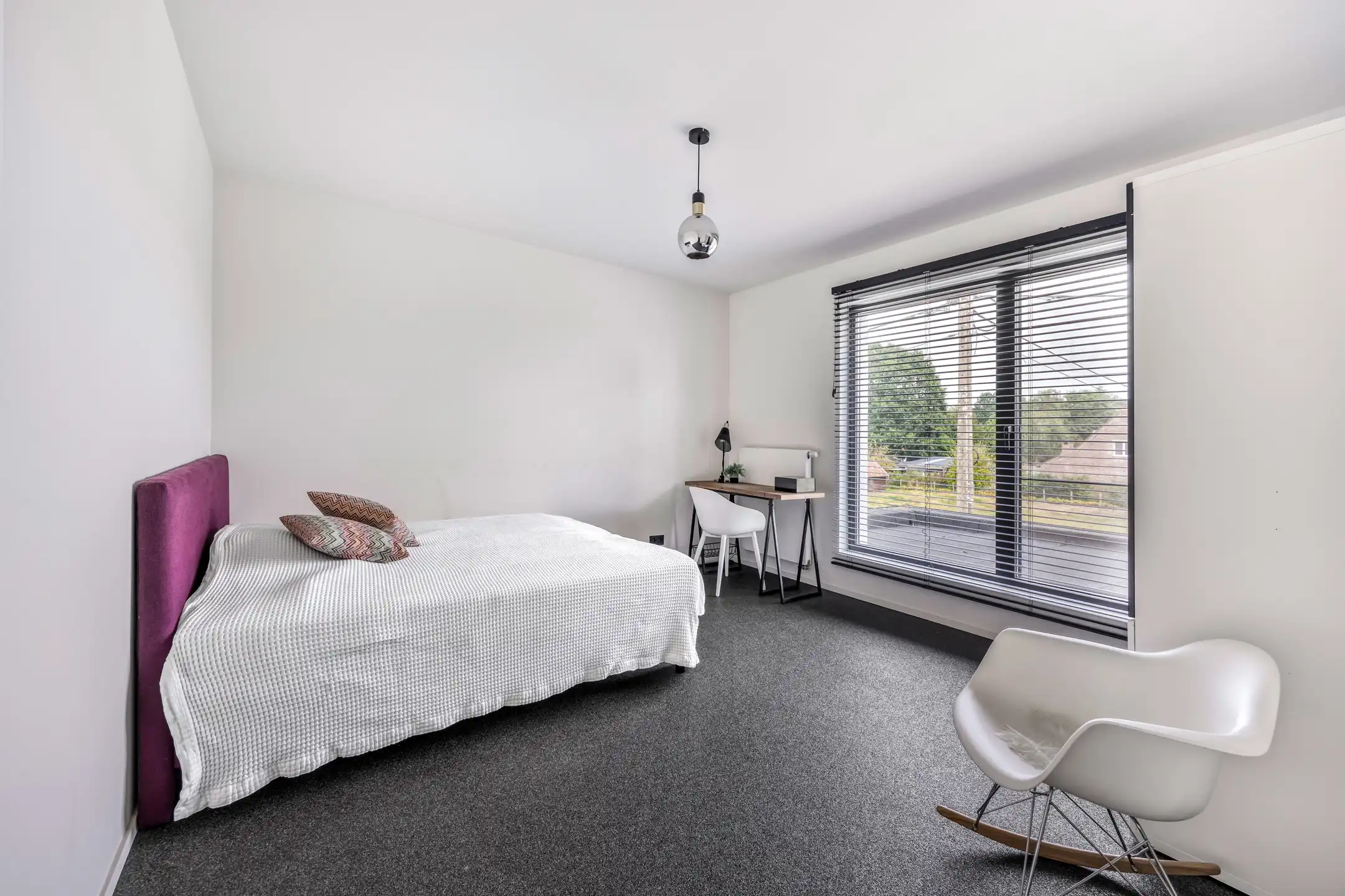 Moderne woning met tuin en bijgebouw in rustige wijk foto 15