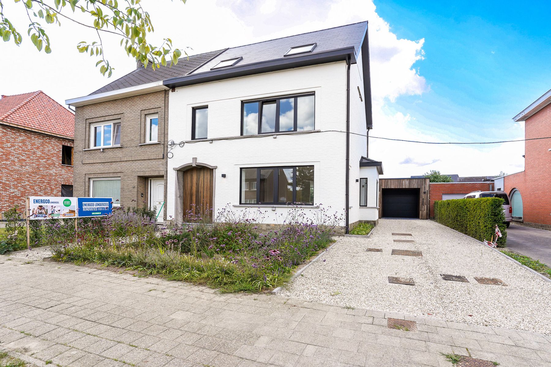 Prachtige, compleet gerenoveerde luxewoning op toplocatie te Kapelle-op-den-Bos foto {{pictureIndex}}