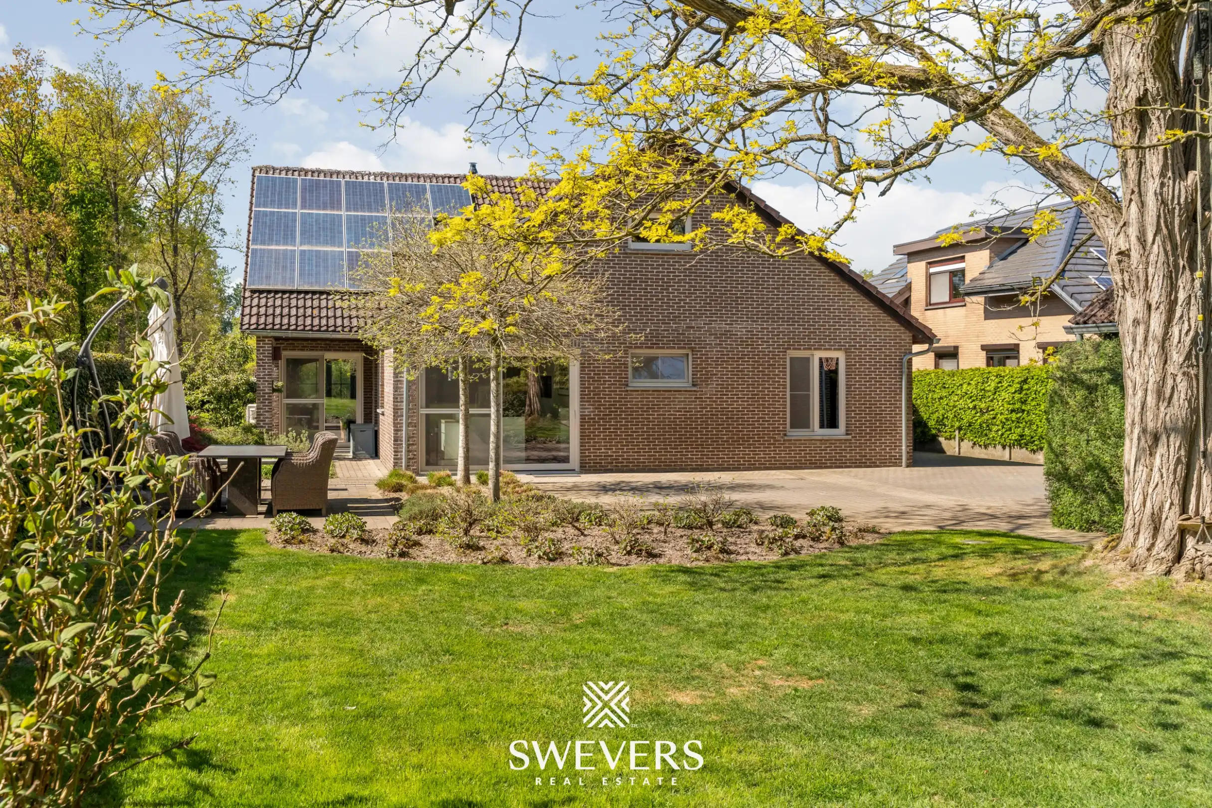 Ruime, instapklare woning op een perceel van 10a74 in het groene Helchteren foto {{pictureIndex}}