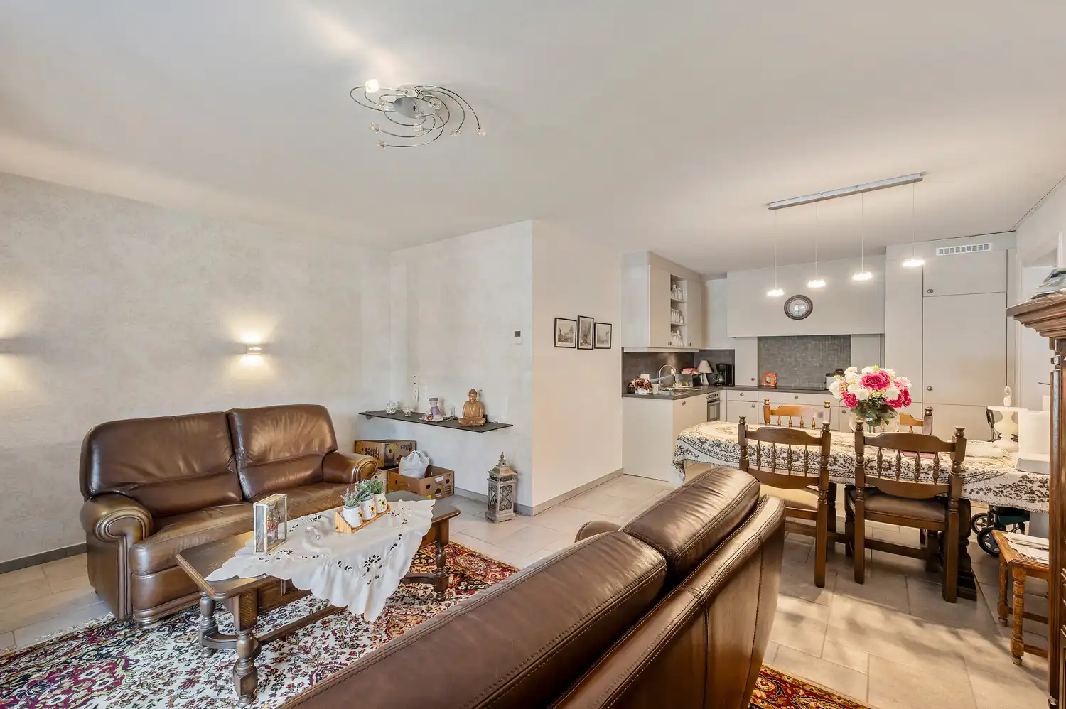 Gelijkvloers appartement, 2 slaapkamers, garage, kelderberging. foto 4