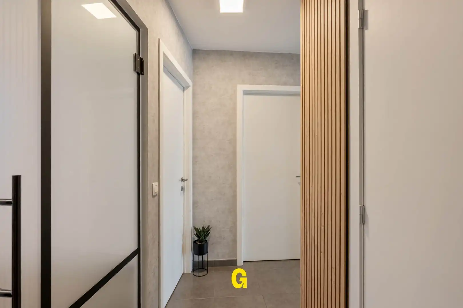 Knap ingericht gelijkvloersappartement met kelder en standplaats vlak bij het centrum foto 17