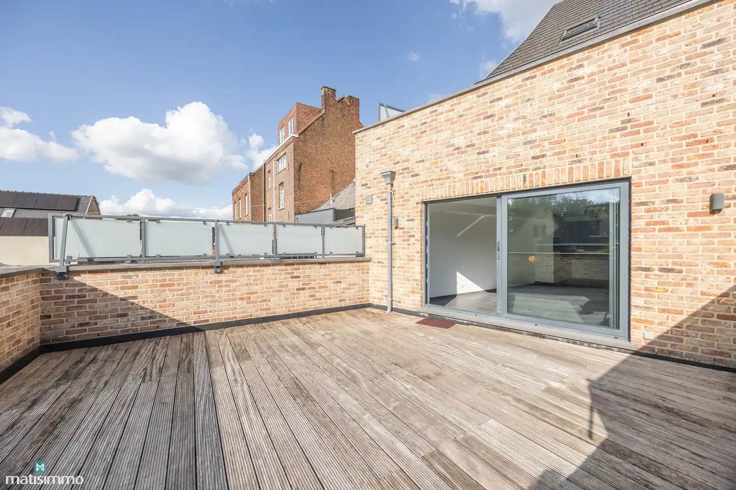 INSTAPKLAAR APPARTEMENT MET 2 SLAAPKAMERS, RUIM TERRAS EN AUTOSTAANPLAATS IN HET CENTRUM VAN BILZEN foto 15