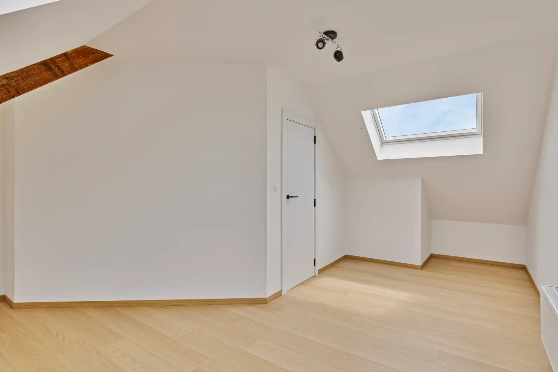 Duplex appartement met 4 slpk en 2 badkamers, tuin en garage foto 16