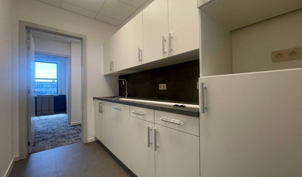 Vernieuwde kantoorruimtes te huur op zichtlocatie te Deurne  foto 6