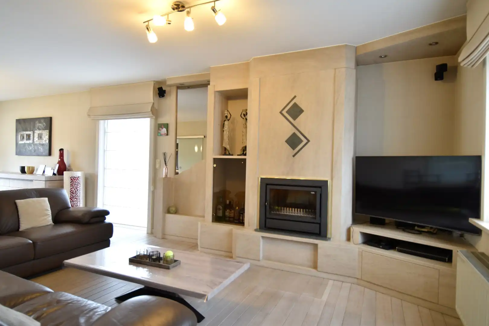 Instapklare halfopen bebouwing met 3 slaapkamers en 2 garages te Bissegem foto 7