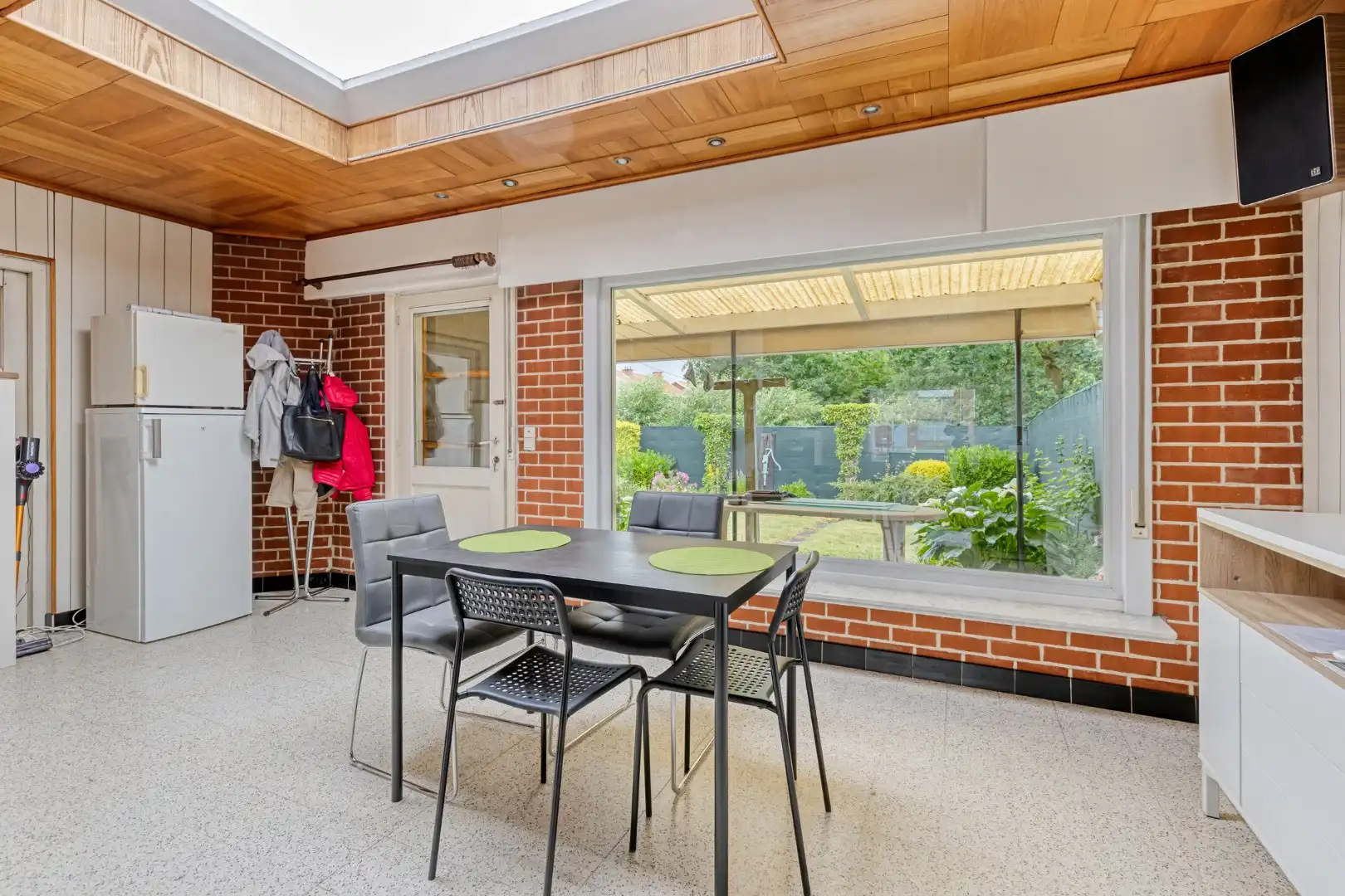 Rustig gelegen halfopen bebouwing met renovatiepotentieel op toplocatie in Sint-Eloois-Winkel, 3 slaapkamers foto 4