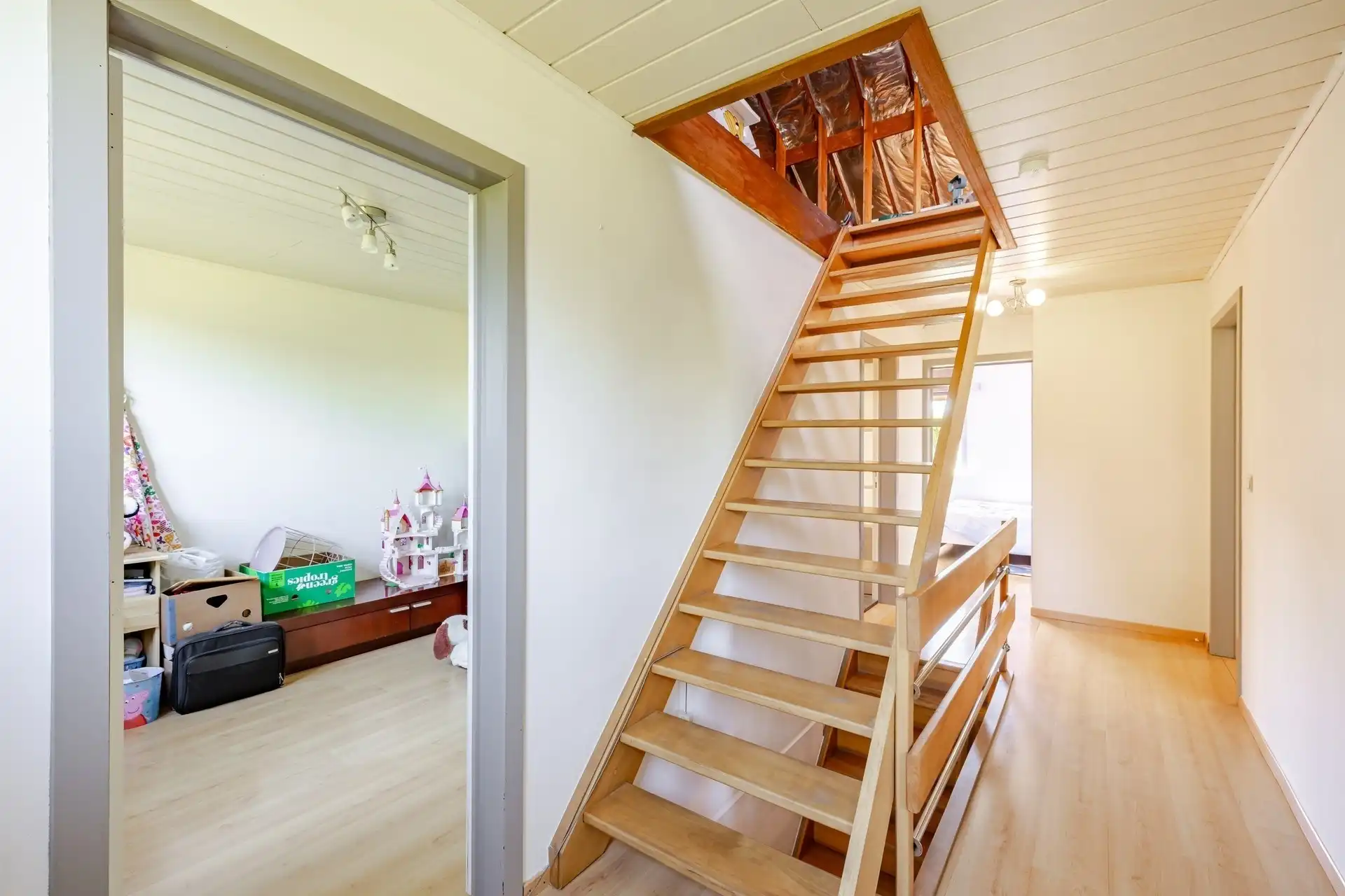 Prachtige instapklare woning met 4 slaapkamers en tuin! foto 21