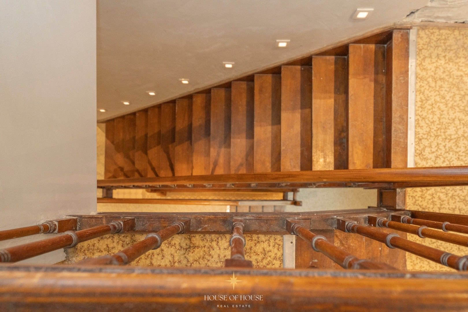 Sfeervolle pastoriewoning met uitzonderlijk potentieel zonder renovatieverplichting foto 25