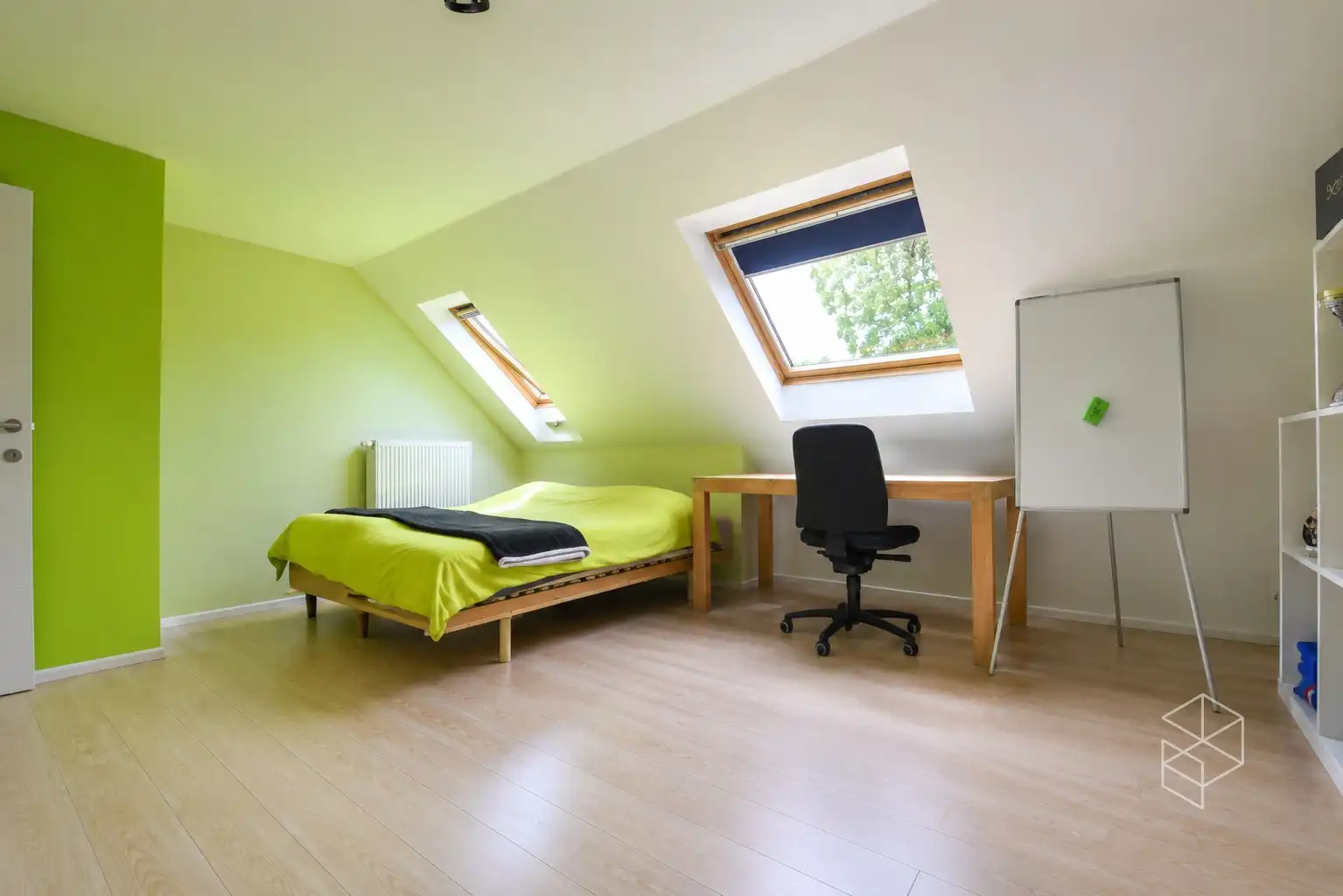 GROTE (254m²) instapklare gezinswoning met 4 slaapkamers, zwembad en poolhouse foto 19