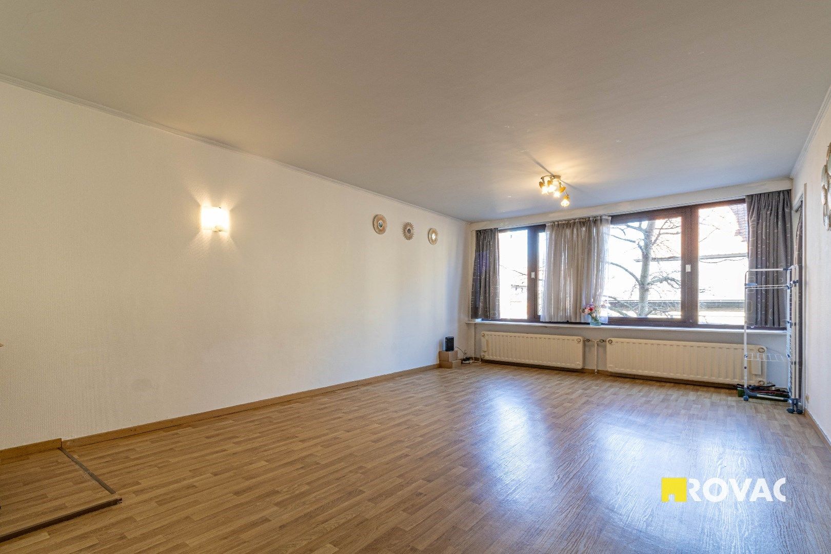 Zeer verzorgd en centraal gelegen appartement op 1ste verdieping met bijhorende autostandplaats foto 2