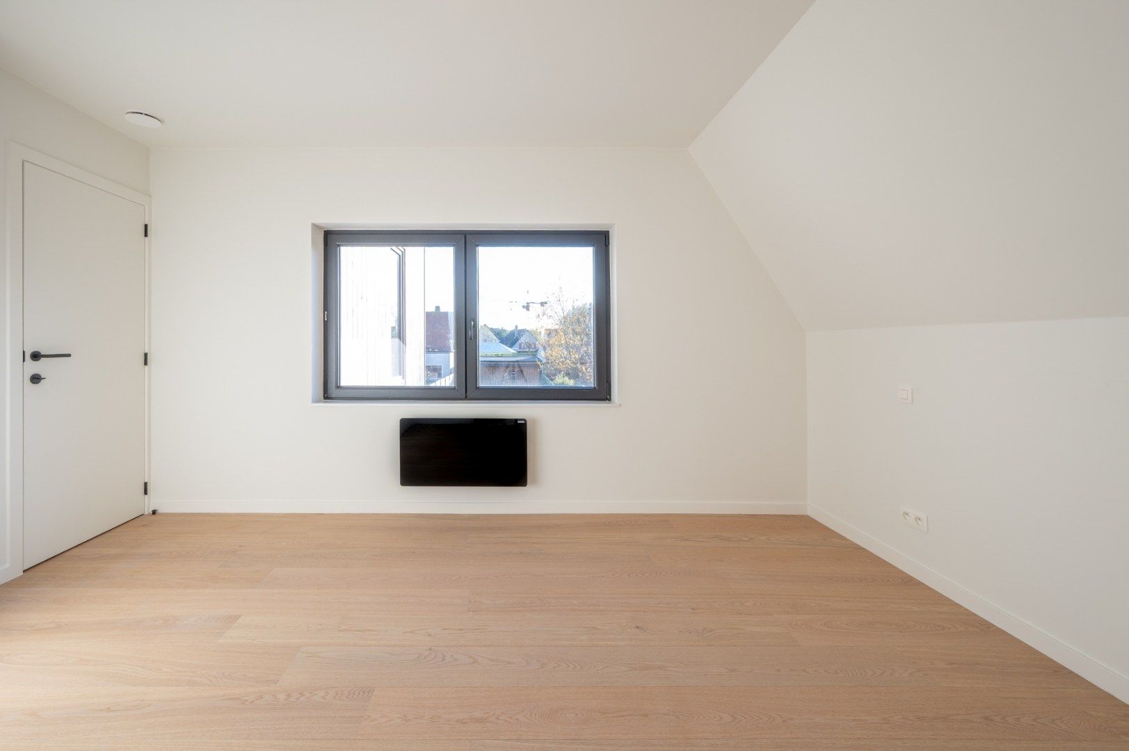 Volledig gerenoveerde en energiezuinige woning met prachtige diepe tuin foto 14