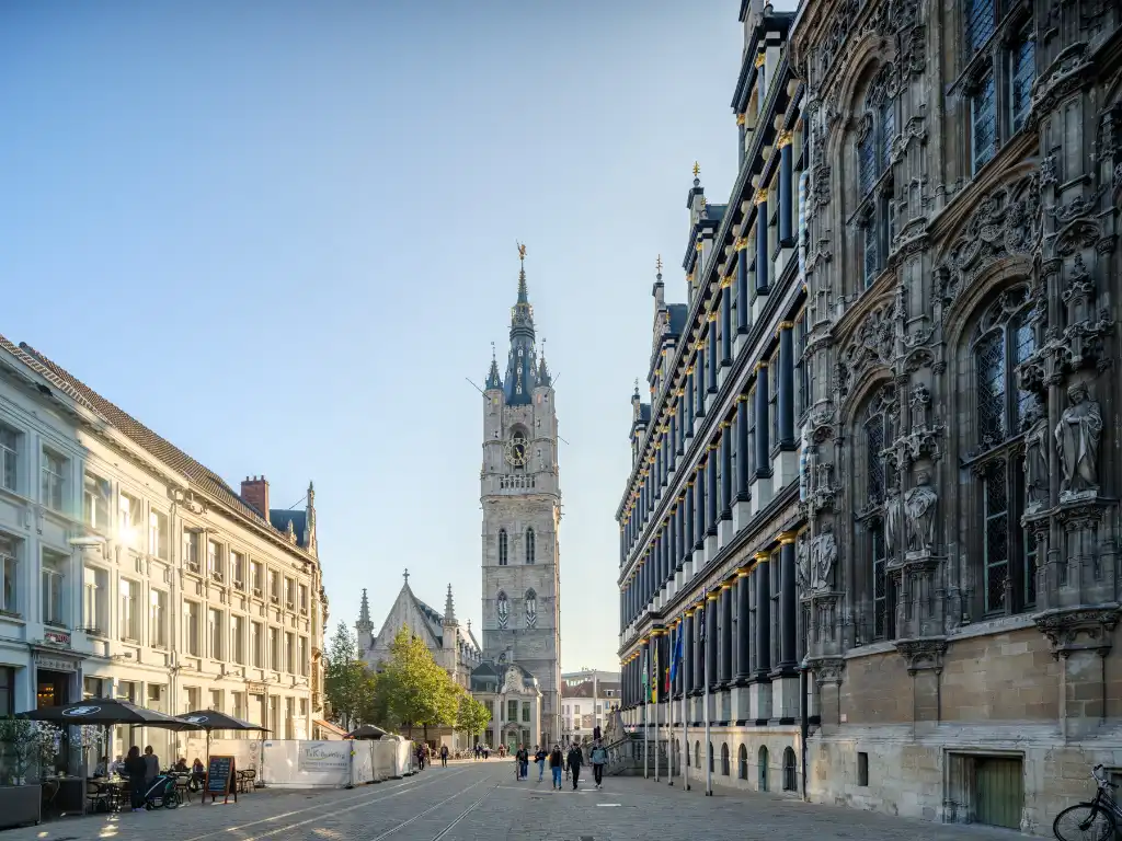 Karaktervol herenhuisappartement met terras en zicht op het stadhuis foto 15