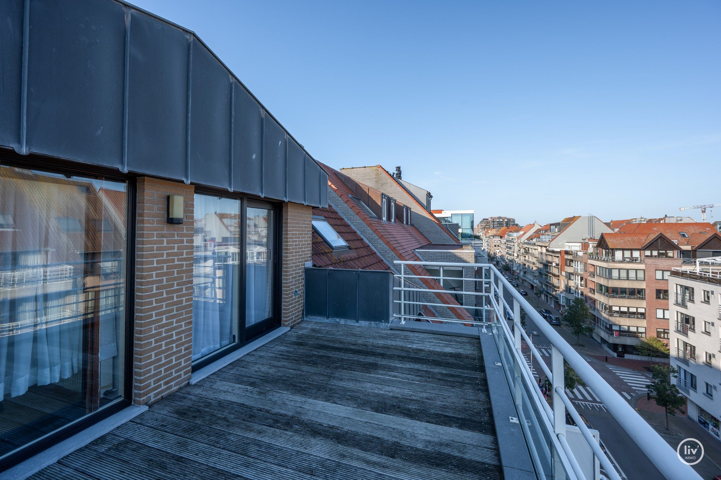 Aangename op te frissen duplex  met mooie terrassen centraal gelegen op de Leopoldlaan te Knokke.  foto 6