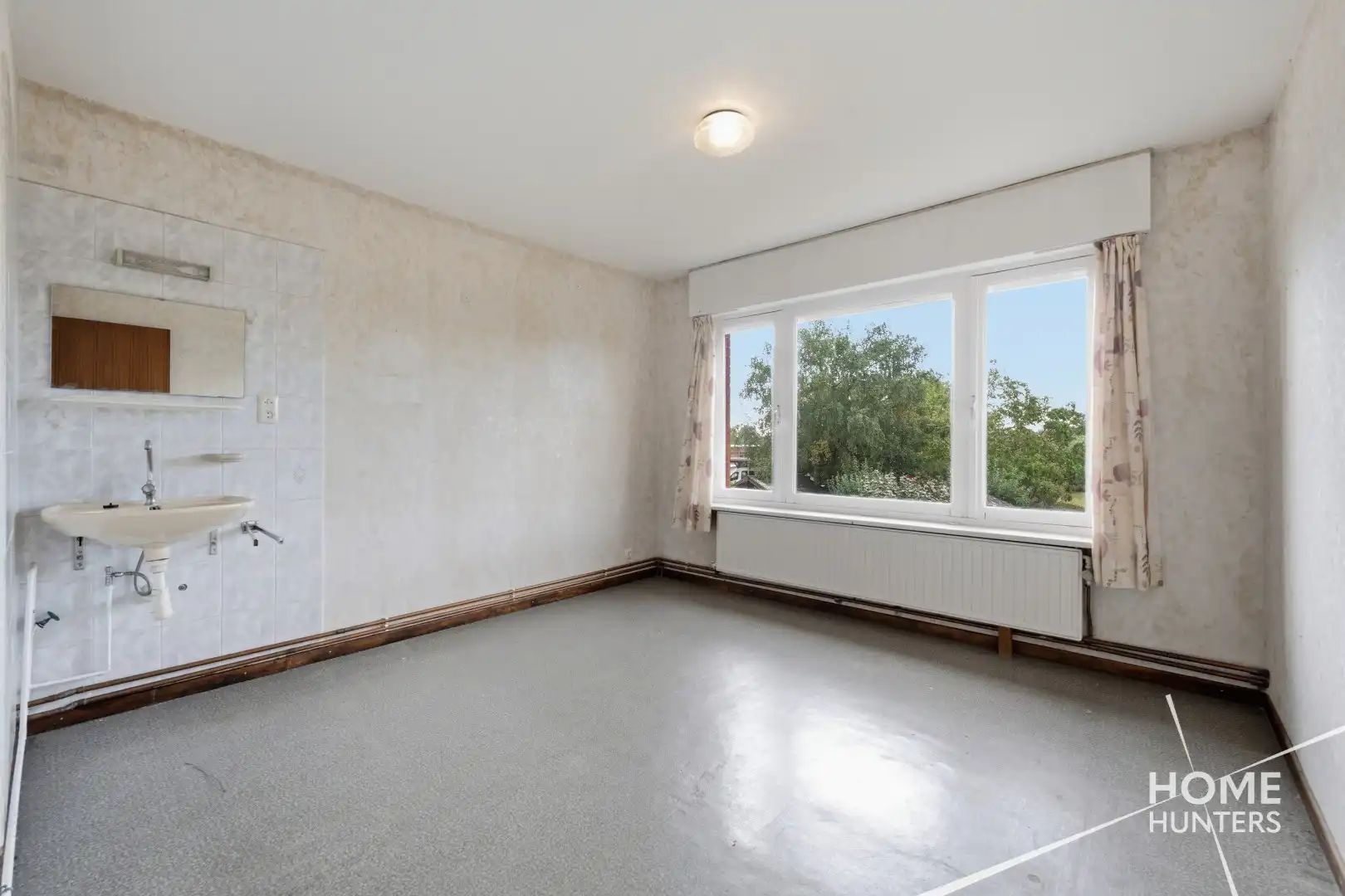 Ruime woning met oprit, garage, gunstig EPC en maar liefst 5 slaapkamers foto 15